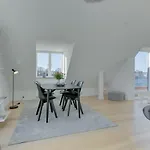 Harbour Penthouse 公寓