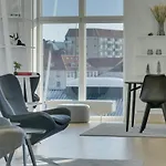Harbour Penthouse 公寓