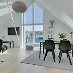Harbour Penthouse 公寓
