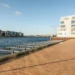 Harbour Penthouse 公寓