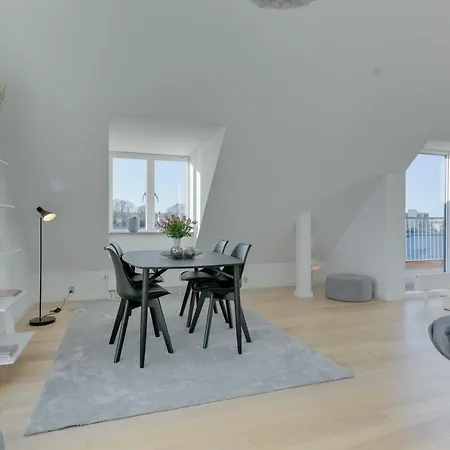 Harbour Penthouse شقة
