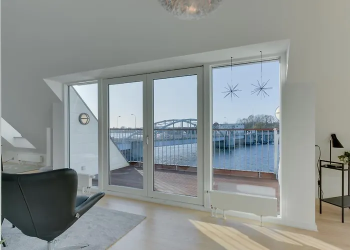 Harbour Penthouse Apartment *